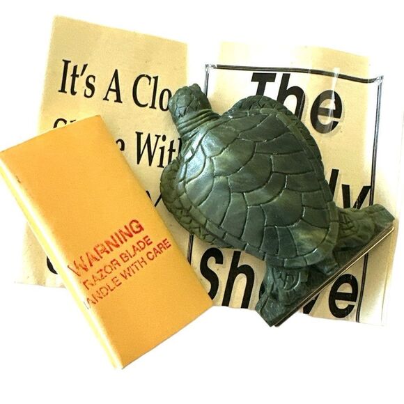 Vintage new in box C.A. Daniel’s -Cintika collectible baby sea turtle razor - Picture 4 of 5